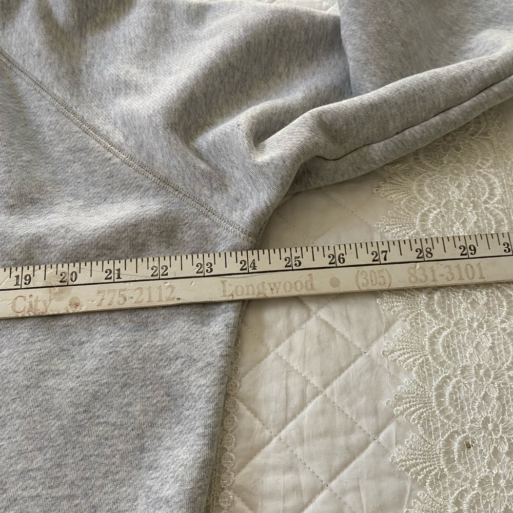 Universal Thread Heather Gray V-Neck Sweatshirt C… - image 10